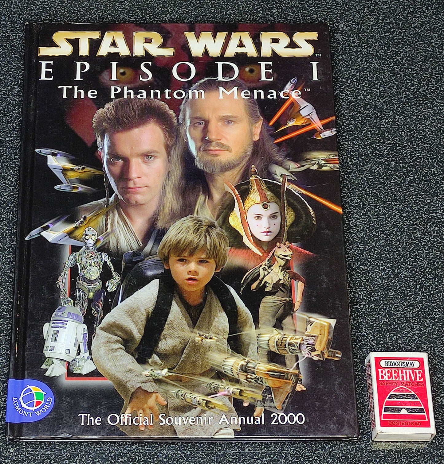 Star Wars Episode I souvenir annual from 2000 on a textured surface