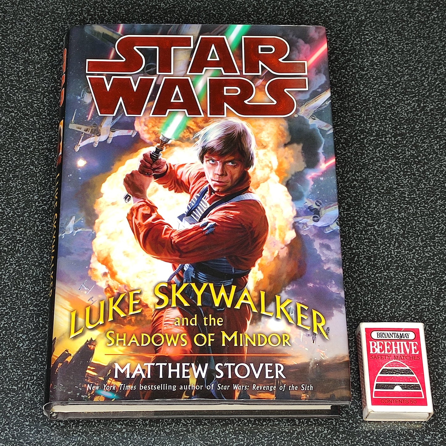 Book cover of 'Star Wars: Luke Skywalker and the Shadows of Mindor' by Matthew Stover