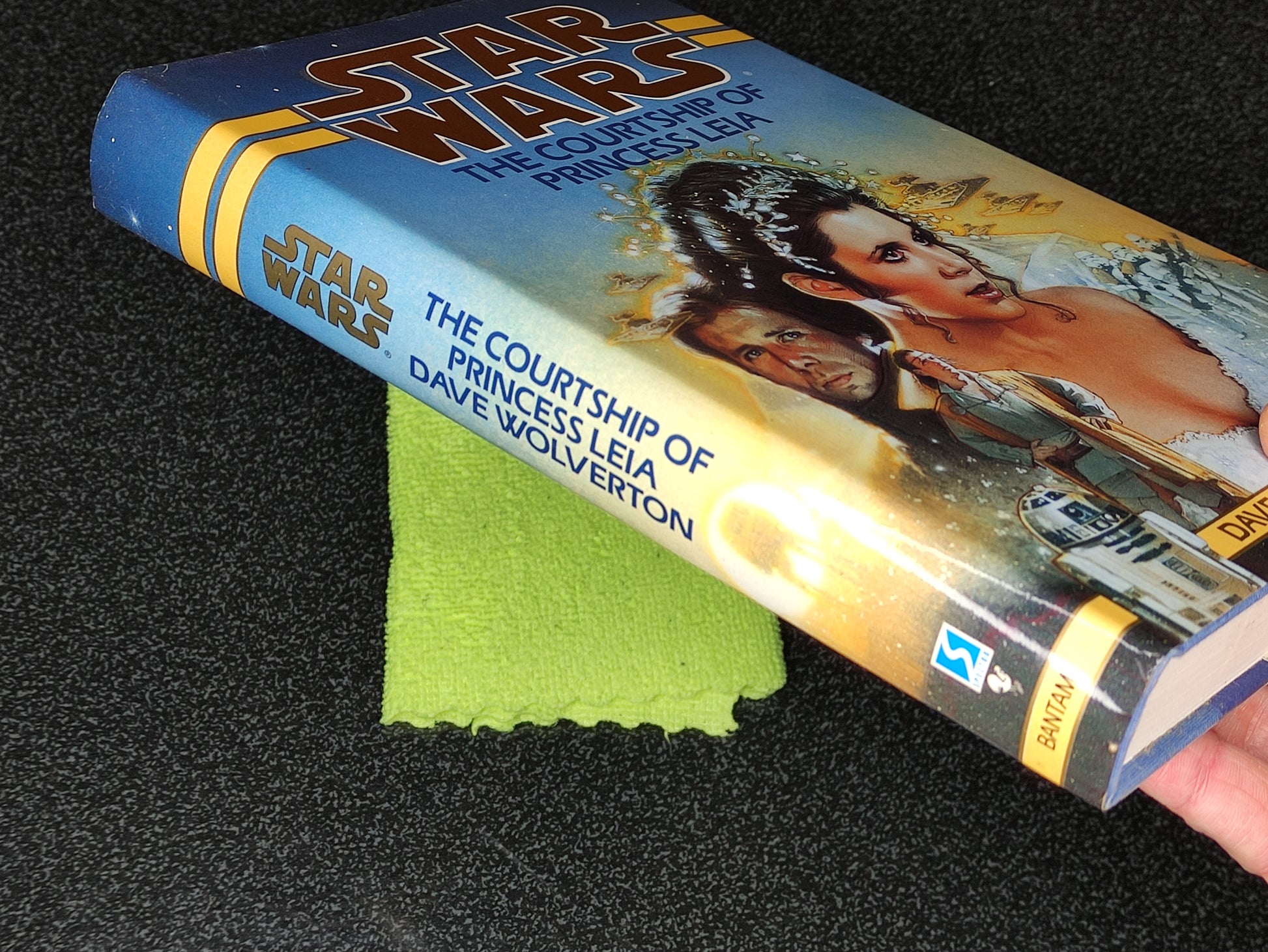 Book titled 'The Courtship of Princess Leia' from the Star Wars series
