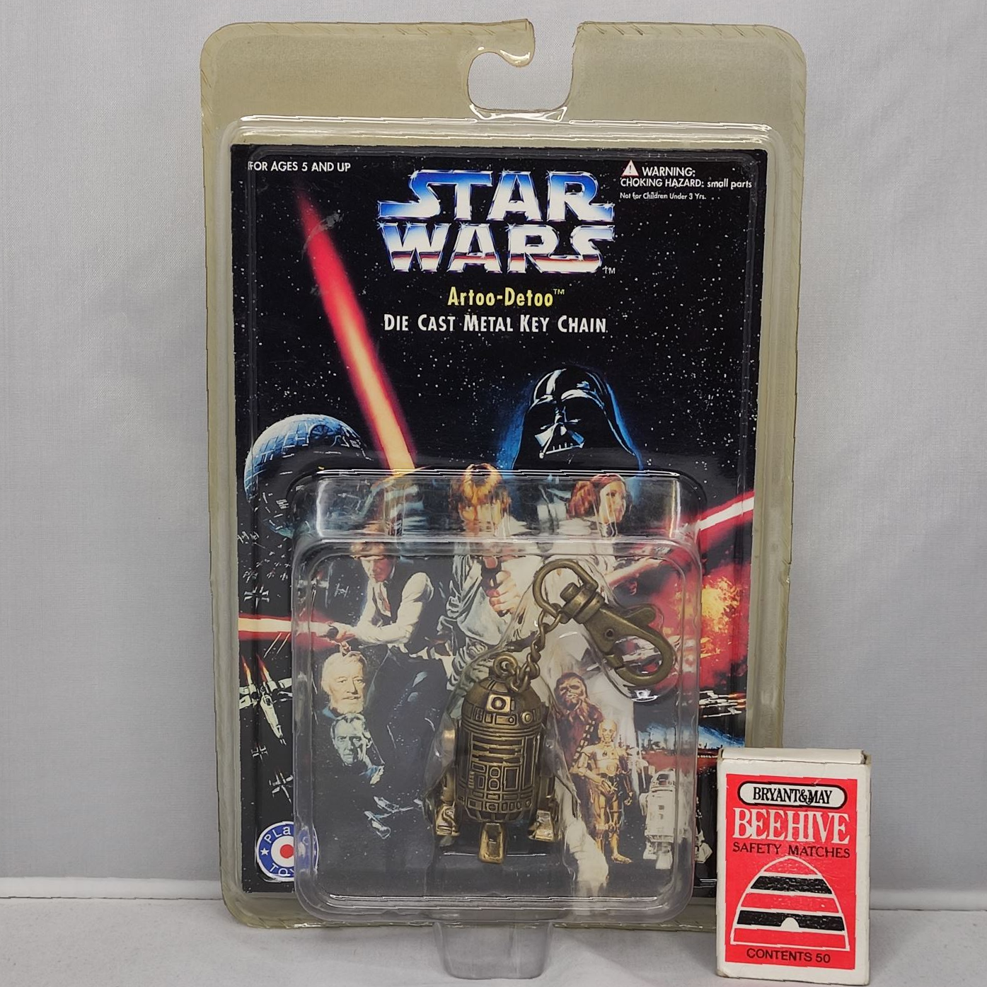 Star Wars Artoo-Detoo die-cast metal keychain in packaging with a gray background