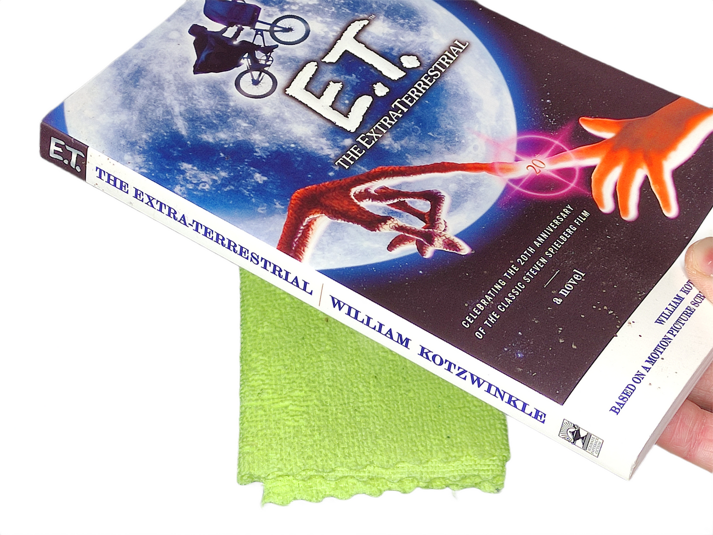 E.T. The Extra-Terrestrial: Novel by William Kotzwinkle (20th Anniversary Edition)