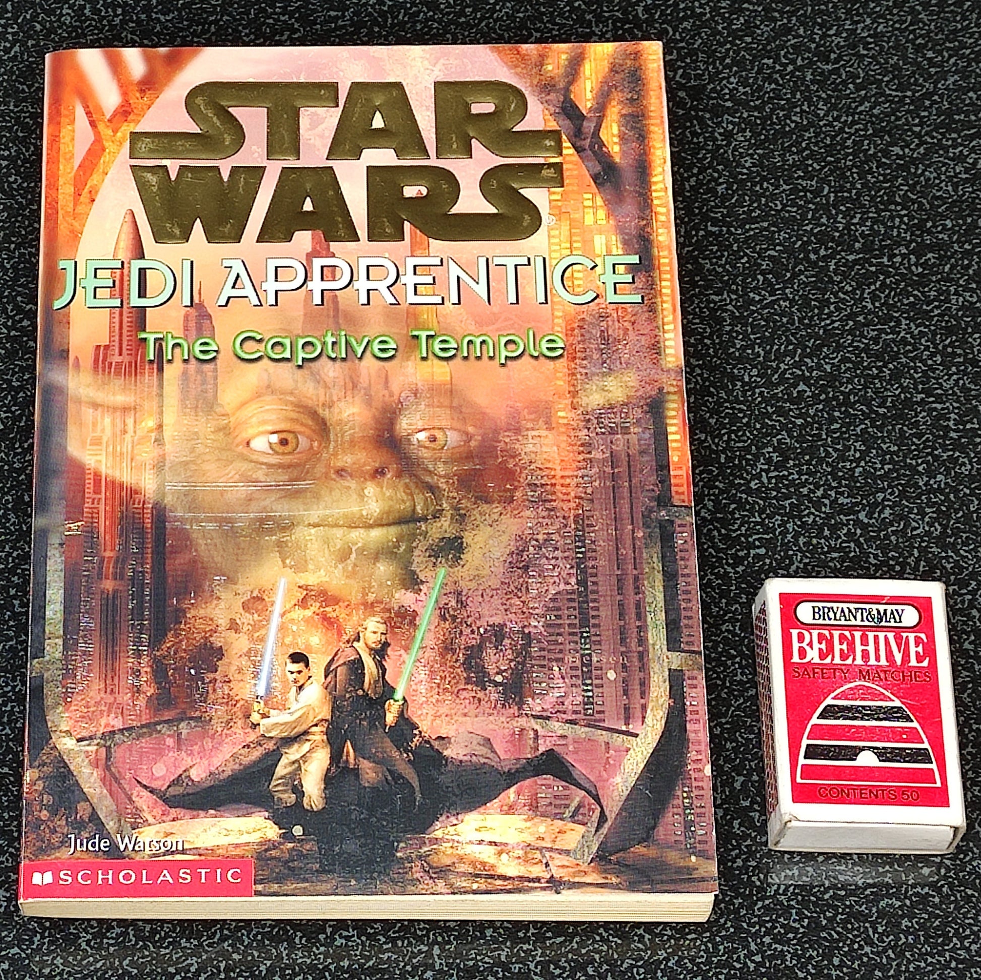 Star Wars Jedi Apprentice book titled 'The Captive Temple' on a dark textured background